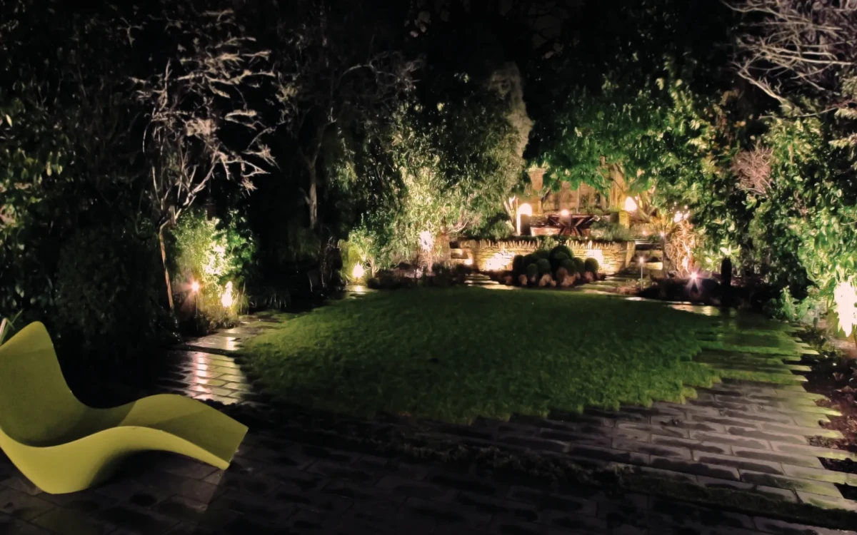Automatisation et commande de l'éclairage dans le jardin