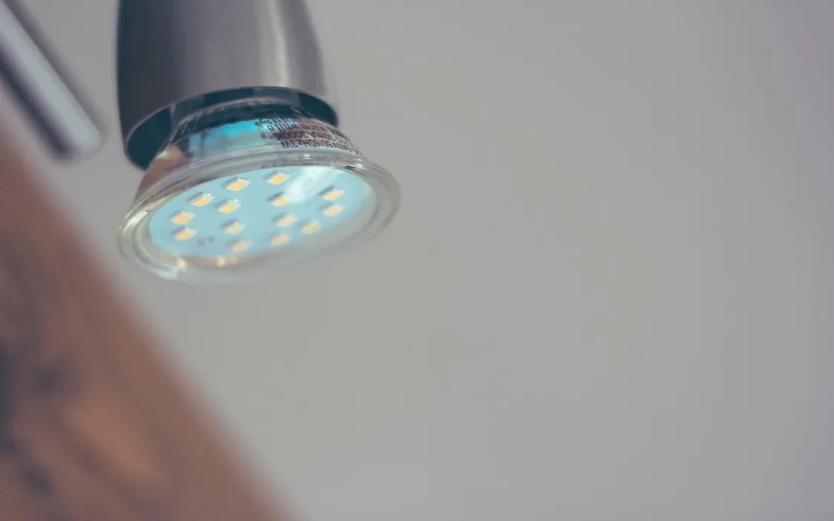 Éclairage économe en énergie et technologies LED : illuminez votre espace avec durabilité