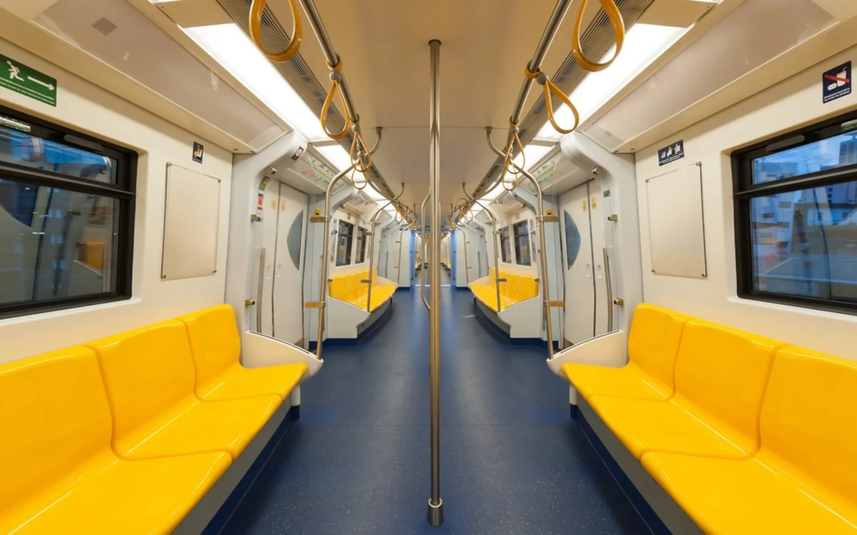 Éclairage dans les transports publics : solutions modernes dans les bus, tramways et trains